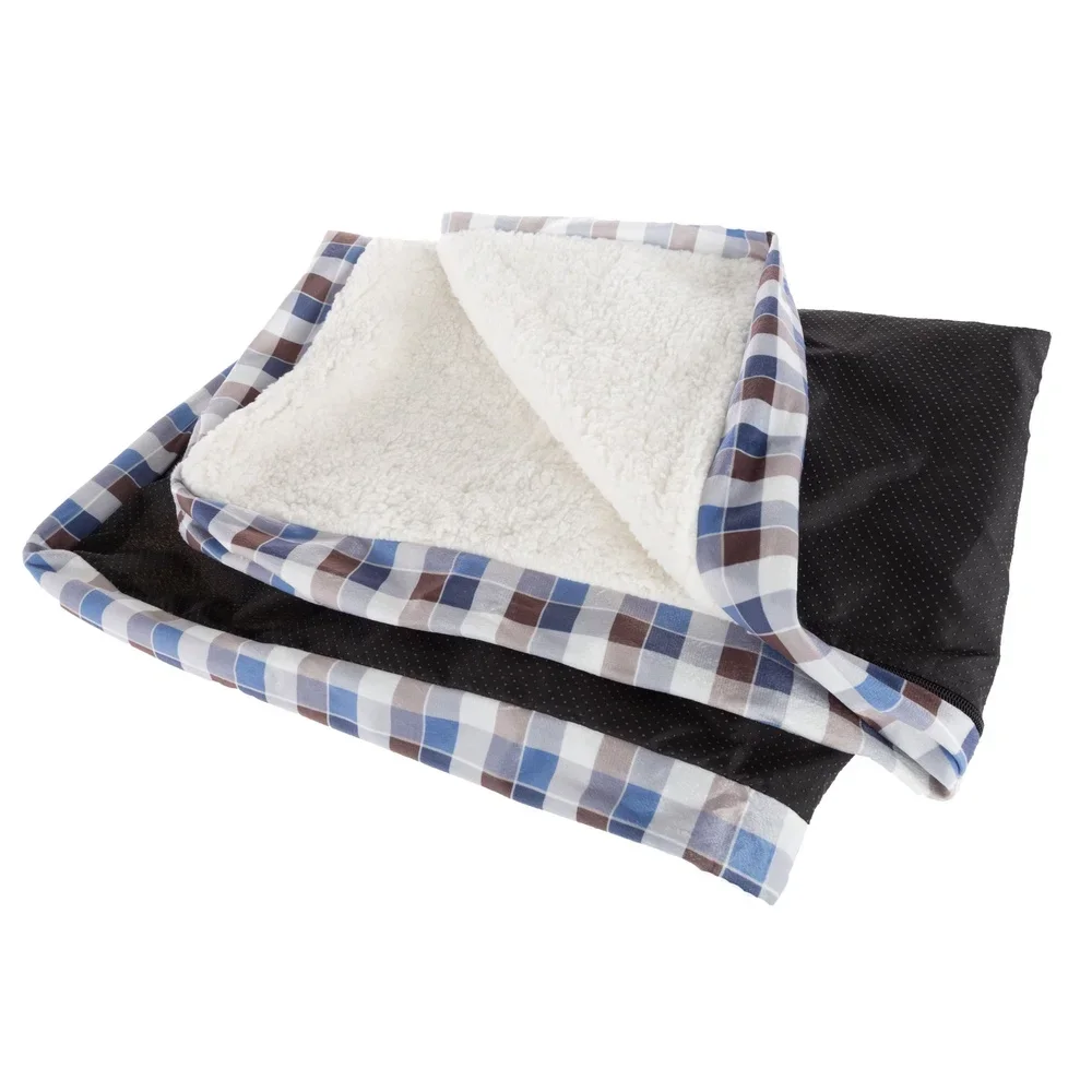 Sherpa top dog bed cover close-up