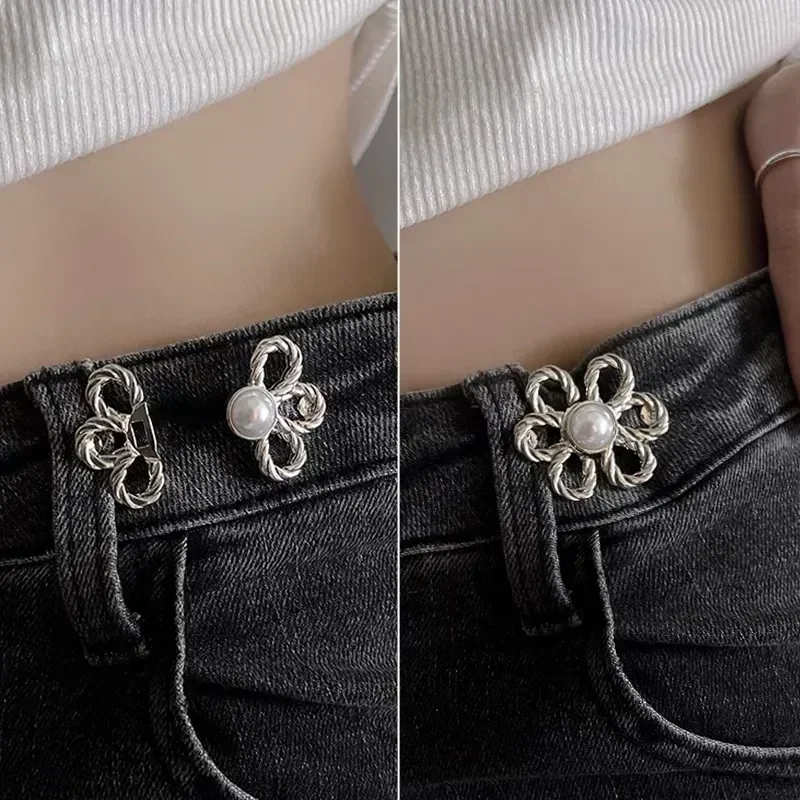 

Waist Metal Flower Adjustable Tighten Invisibility Simple Decoration Couple Buckles Pants Skirts Size Change From Large To Small