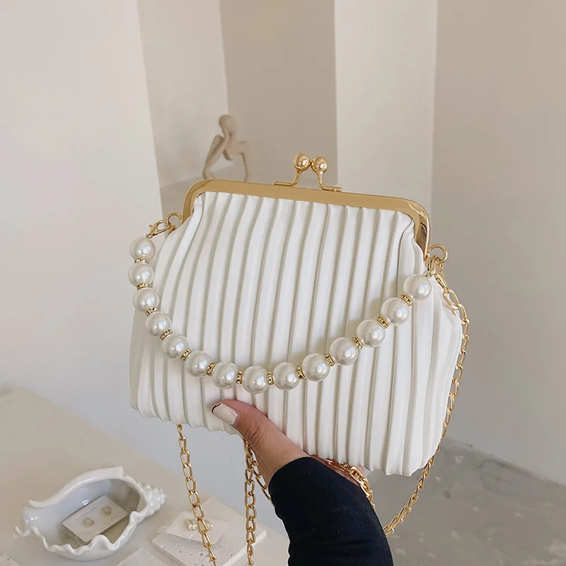 Simple Pure Color Pearl Girls Shoulder Bag Fashion Chain Pleated Girls Crossbody Hundred Ladies Shell Handbag Metal Decoration P