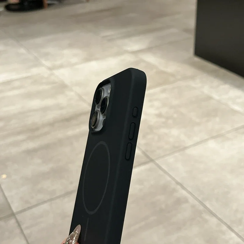 Magnetic Liquid Silicone Shockproof Phone Case with Wireless Charging Compatibility