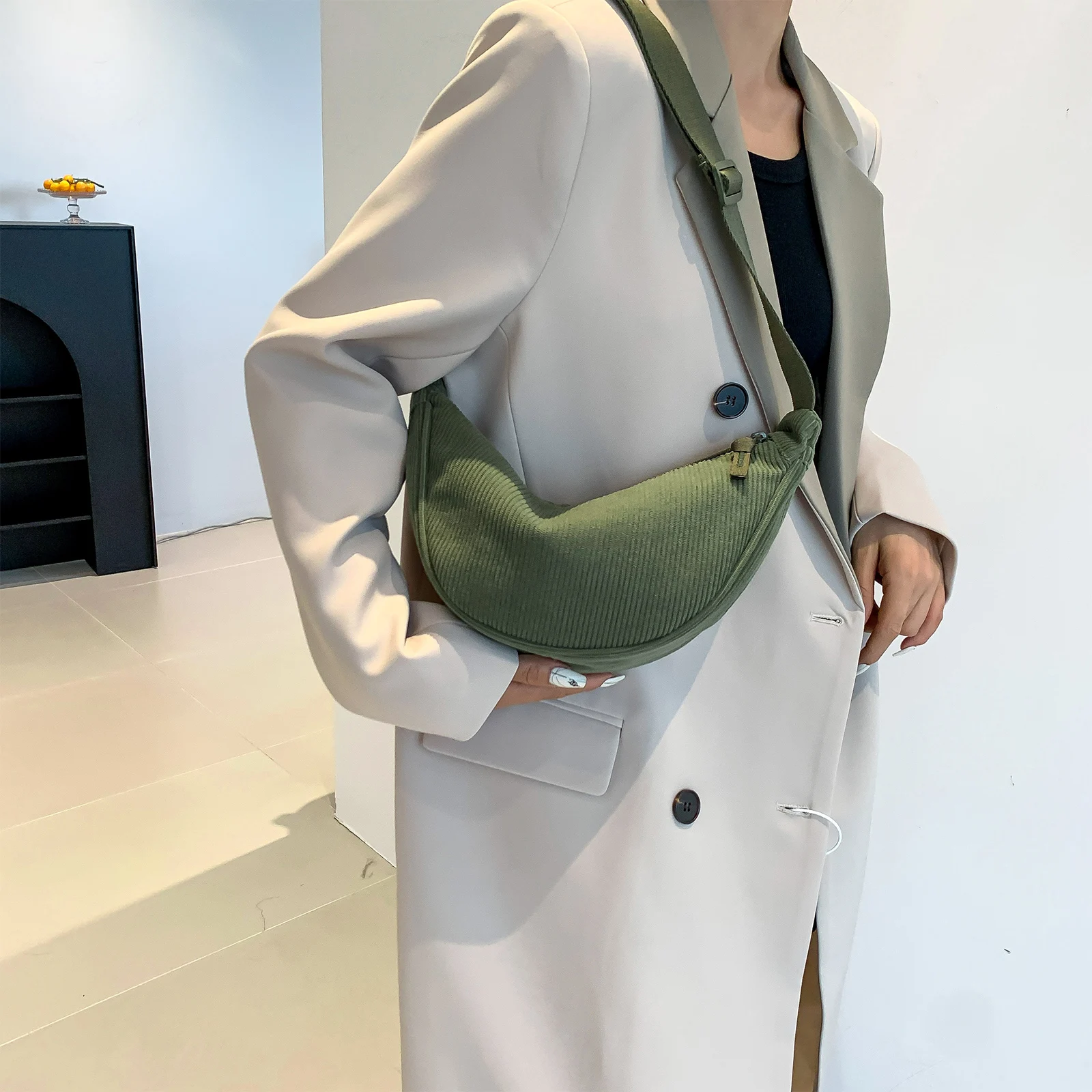 Corduroy Dumpling Bag for Women Shoulder Bag Chic Hobo Bag Cross Body Sling Bag Casual Handbags Mobile Phone Purse Shopping Bag