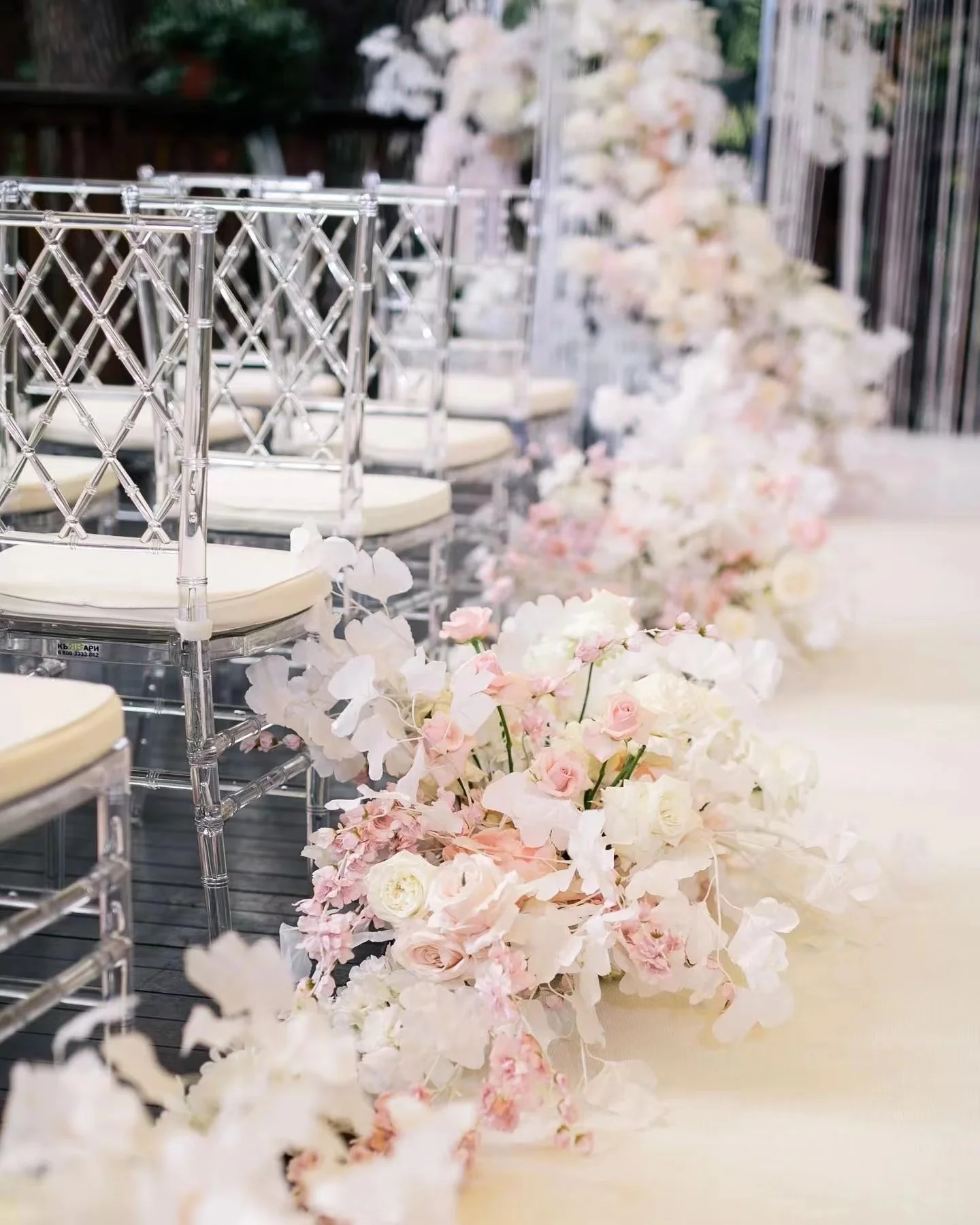 China 100 Pcs Acrylic Transparent Crown Detachable Tiffany Chavari Chair for Outdoor Wedding Moment Party Gathering Hotel