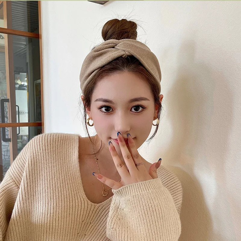 Рисунок 3 - Элегантная широкая повязка на голову на осень и зиму