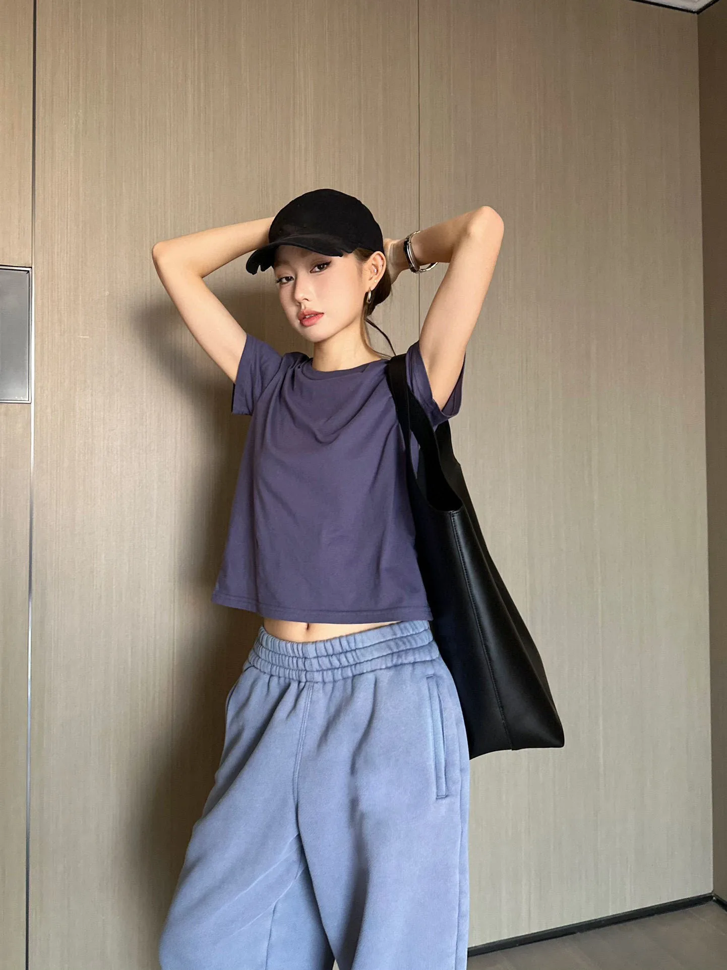 

Soft tight-fitting short-sleeved cotton T-shirt 0222