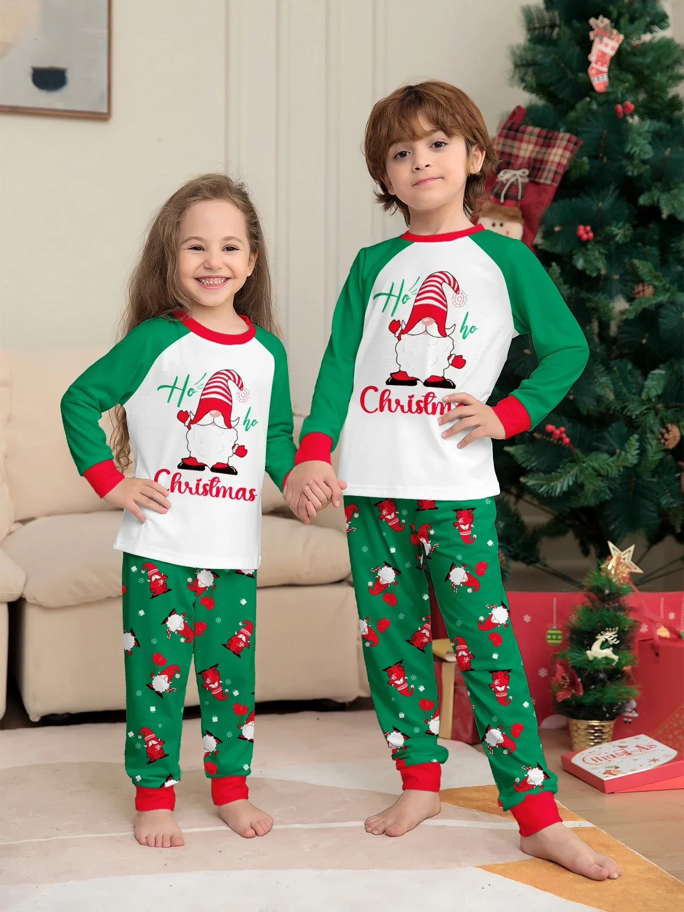 thumbnail image 4 of Conjunto de pijamas a juego para madre, padre e hijos con estampado de Papá Noel de Feliz Navidad, 2 piezas, informal, suave, para estar en casa, pijamas navideños, aspecto familiar, 4 of 5