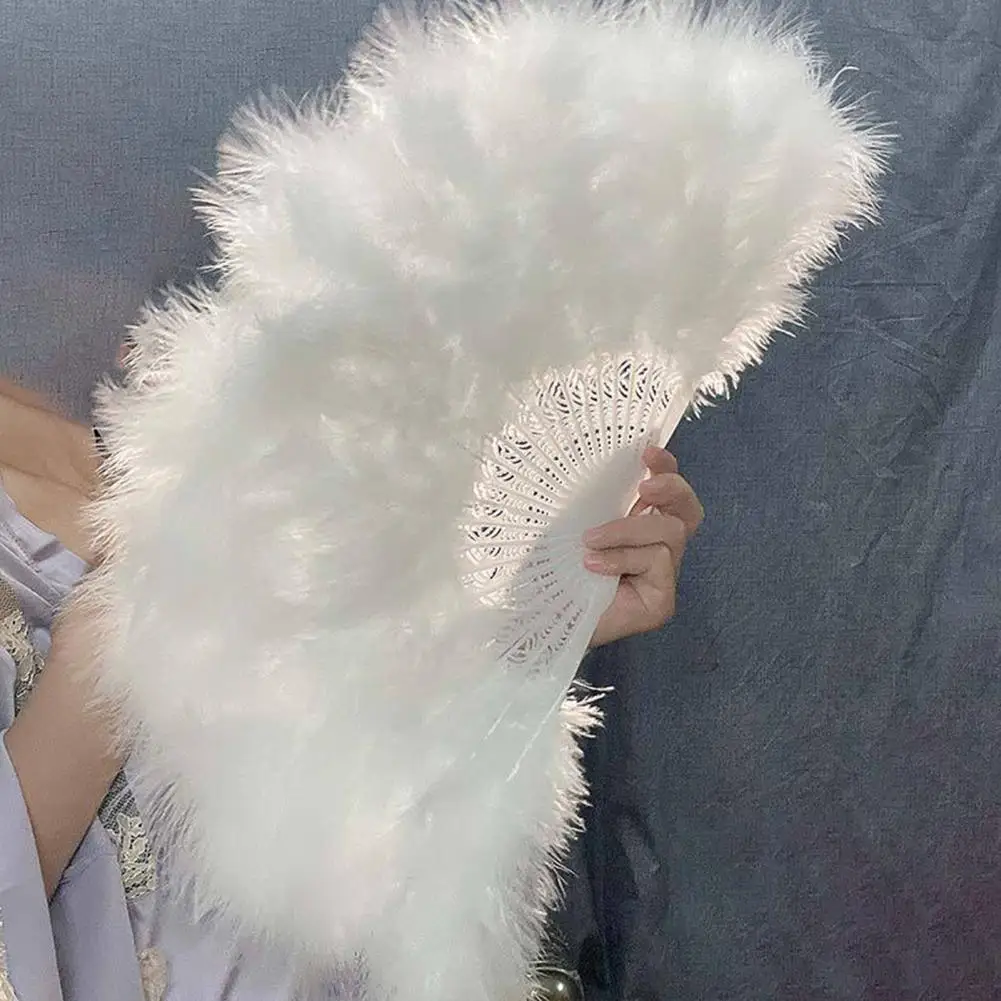 

Pretty Hand Fan Chinese-style Elegant Faux Peacock Feather Folding Fan Delicate Workmanship Hand Held Fan for Wedding Party
