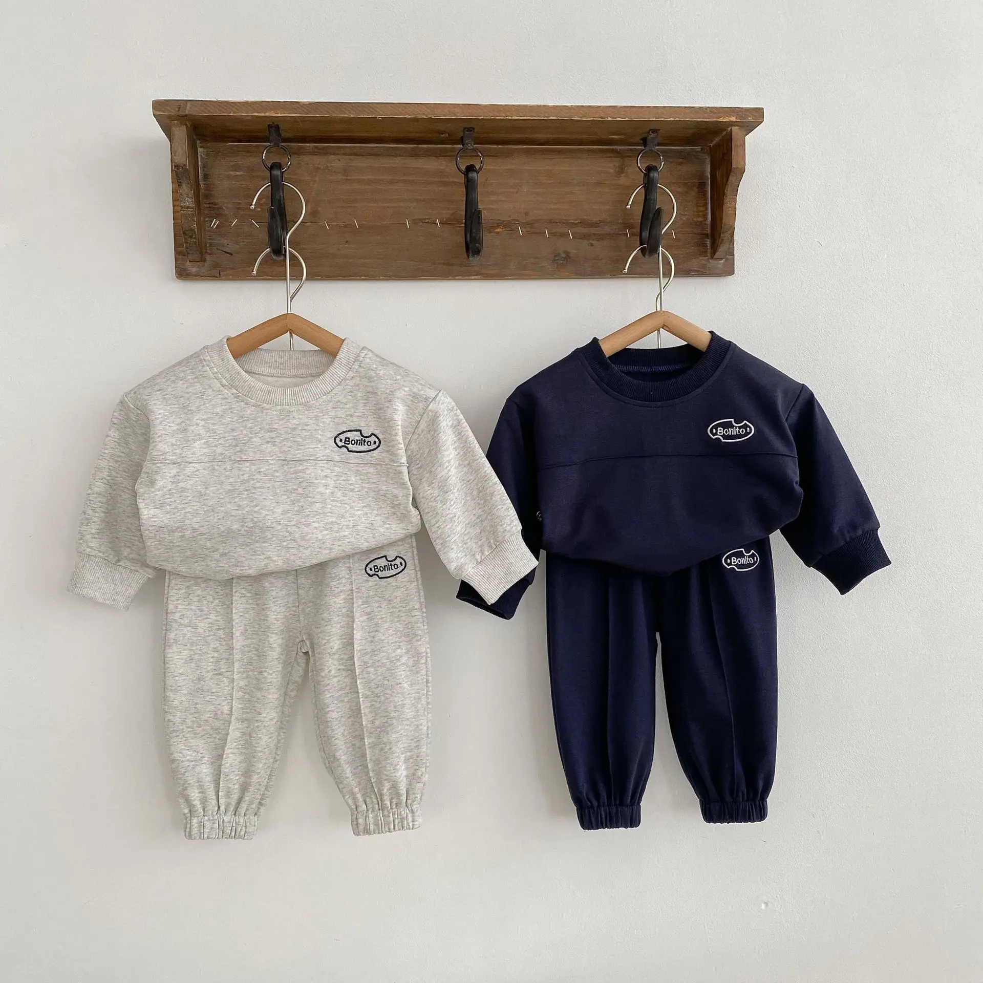 

2023 Spring Baby Clothes Boys Sets Korean Letter Embridery Pullover Sweatshirt Pants Two-Pieces Kids Girls Tracksuit Outfit Sets