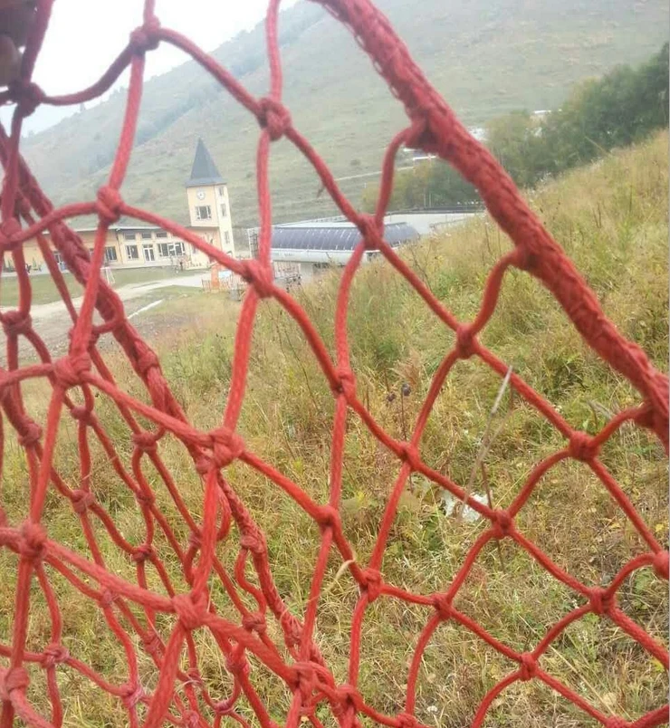Polyester Polyethylene ski net ski slope protection net with poles support