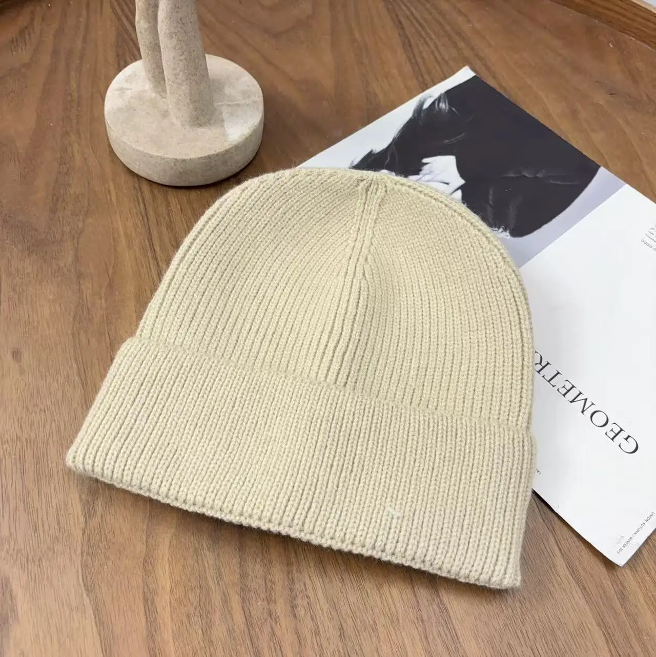 VISROVER 12 Farben Einfarbige Acryl-Mützen Wintermütze für Damen, am besten passende Acryl-Damenmützen für den Herbst, warme Skullies im Großhandel – Detail 15
