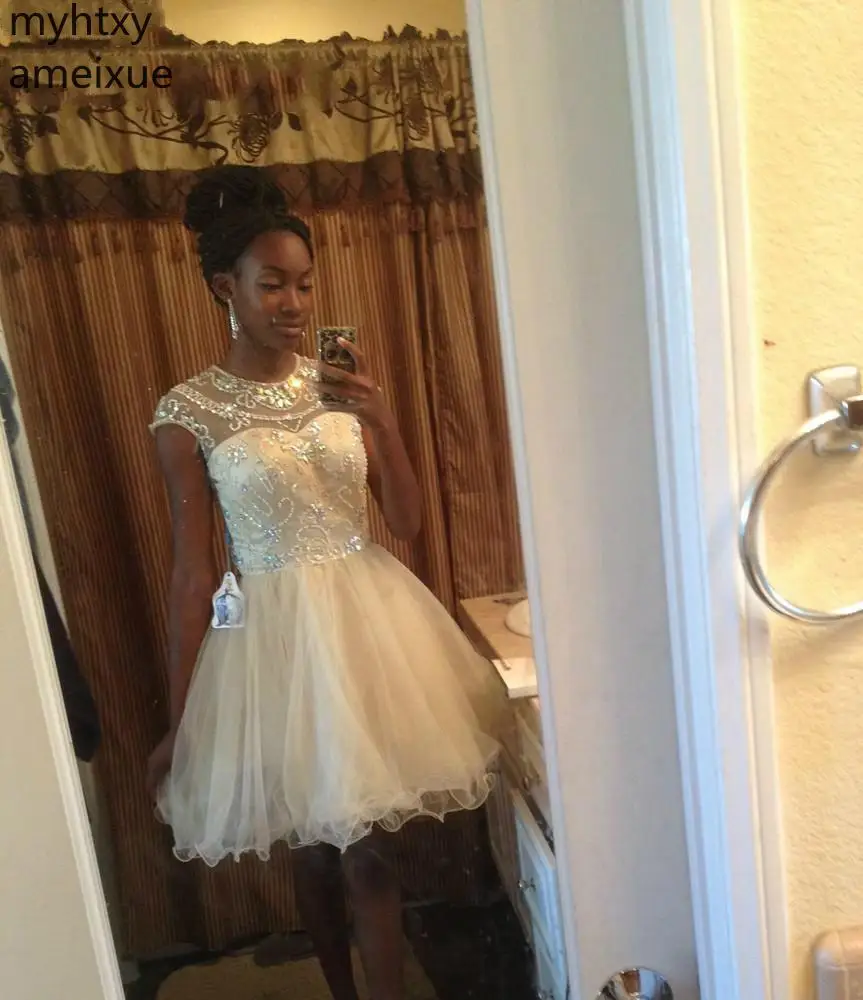 

Sexy 2023 Short Prom Evening Dresses Elegant For Homecoming Party Girls Ballkleider Champagne Crystals With Cap Sleeves
