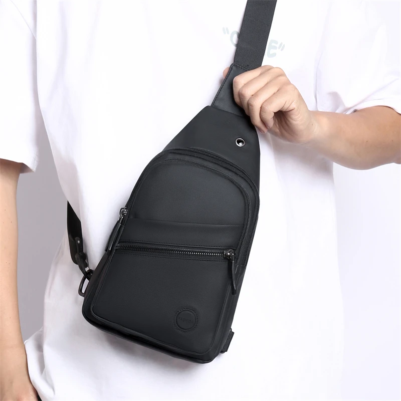 Men's sports chest bag 𞓜 multifunctional cross shoulder bag, suitable for fitness and outdoor travel, durable, with multiple zi