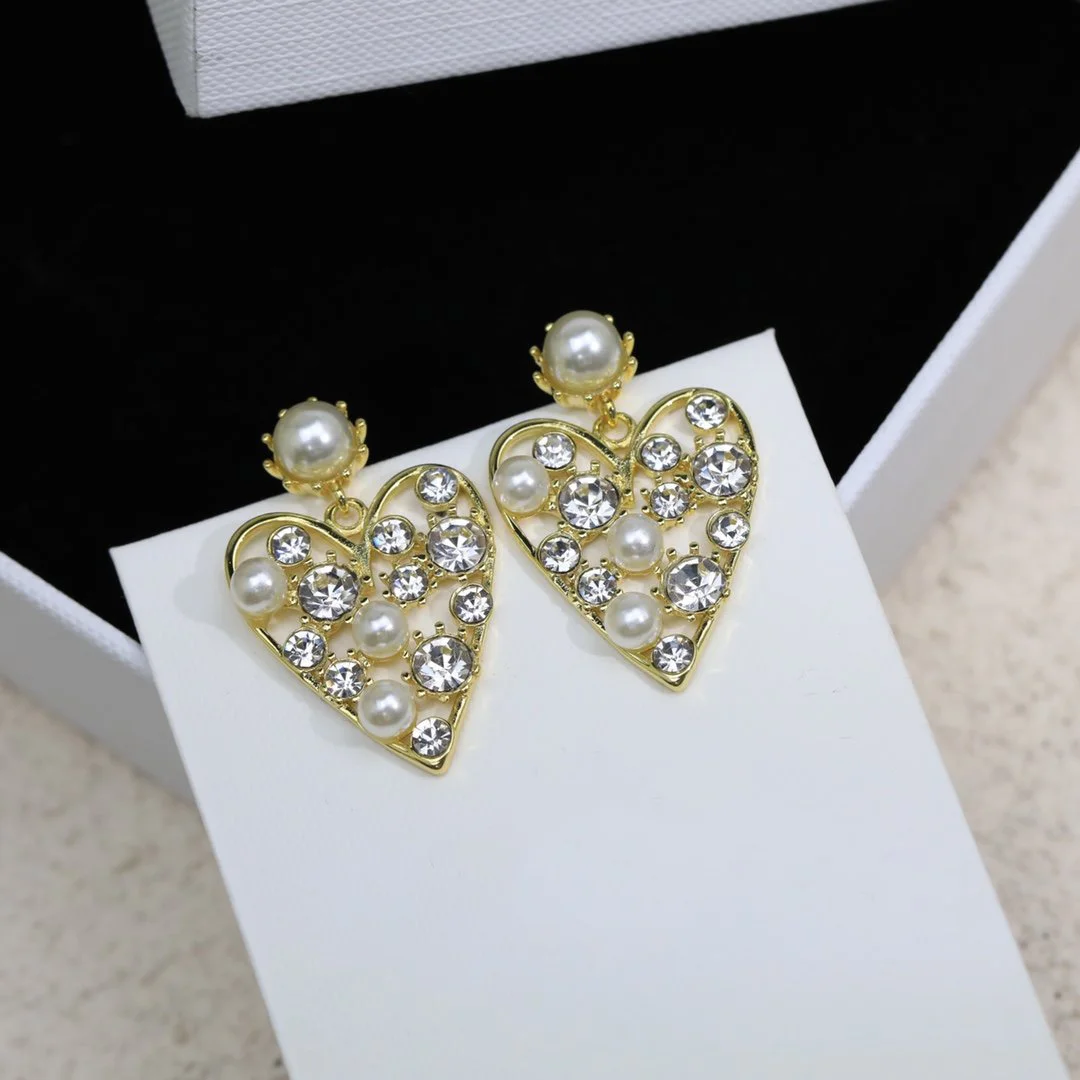 2022 Brand Brand European And American Fashion Pearl Earrings Artistic Temperament  Beautiful And Generous For PartiesEar Studs