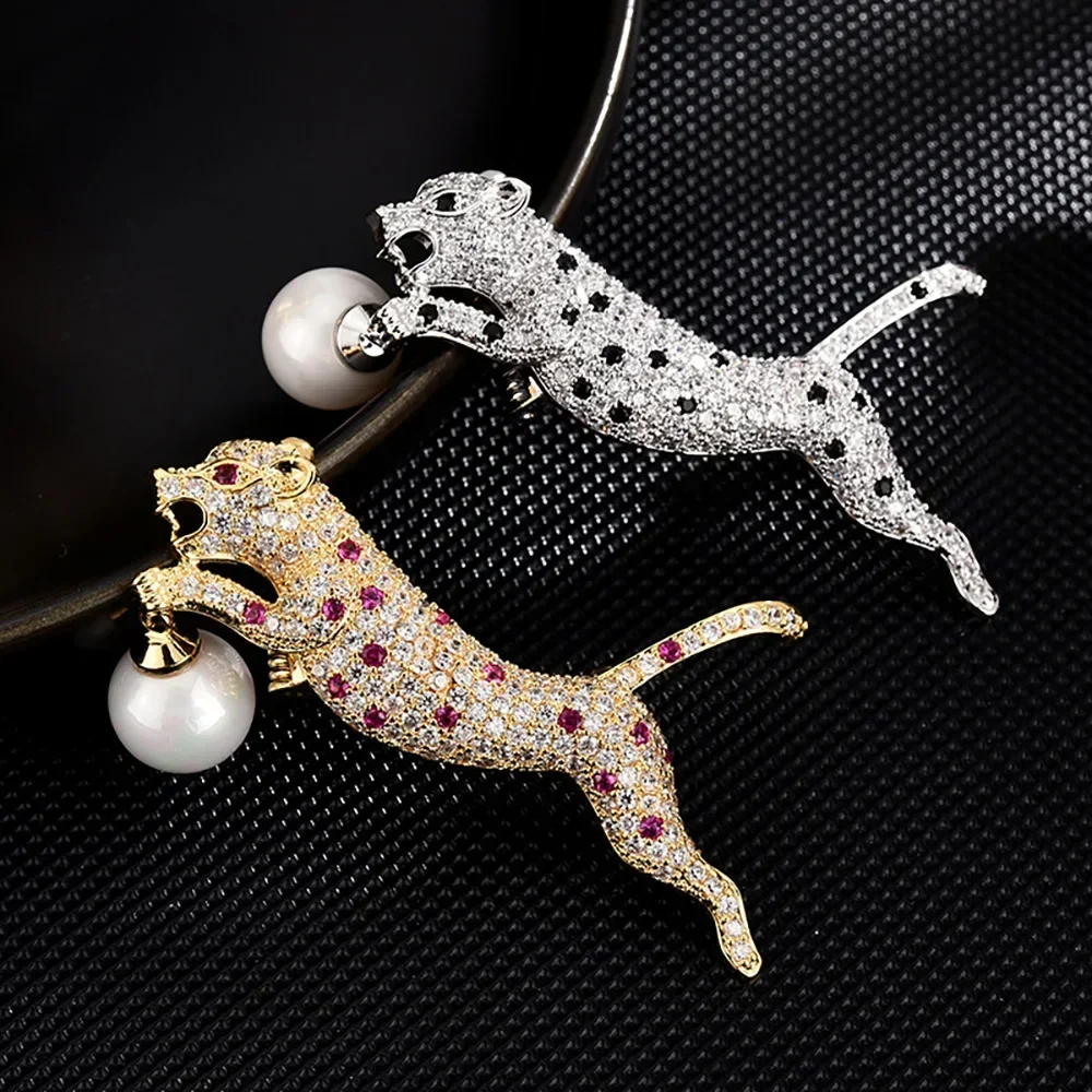 

New Cheetah Crystal Leopard Print Brooch Pins for Women and Men Animal Brooches Winter Luxury Jewelry Christmas Present