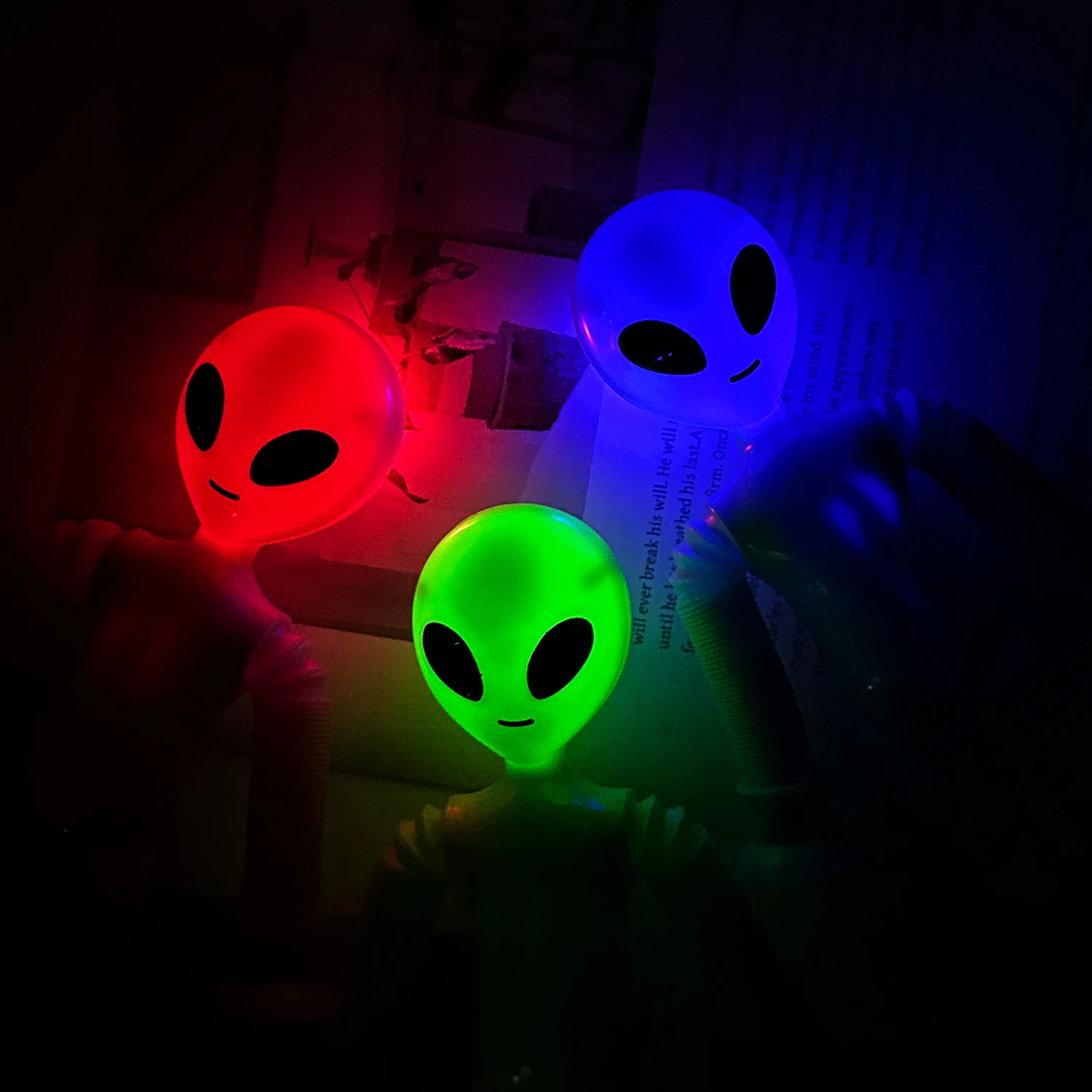 Cartoon suction cup telescopic tube,alien versatile stretching tube, interactive puzzle decompression toy,with and without light 3