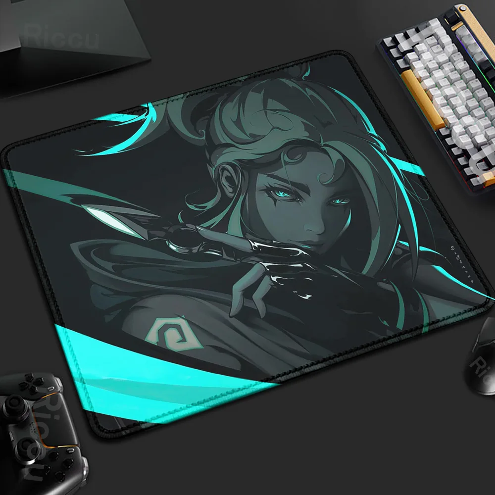 Valorants Game Character Mousepad XS HD-Druck Computer Kleine Größe Rastkante Rutschfeste Tischunterlage 40 x 45 cm Tastatur PC-Teppich