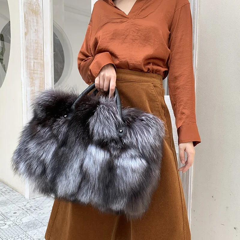 

Large Capacity Women Luxury Fur Handbag Imported Fox Fur Leisure Handbag Europe And The United States New Fashion Plush Handbag