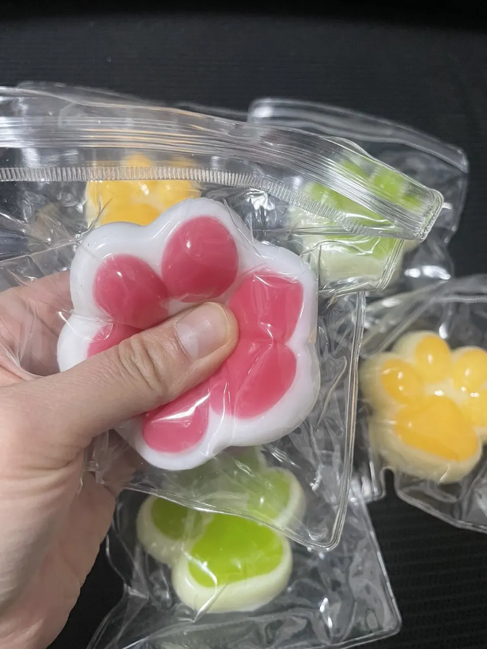 귀여운 고양이 발바닥 모양 스티키 스퀴즈 토이, 부드럽고 사실적인 젤리 글리터 클로 스퀴시 스트레스 해소 장난감, 어린이와 어른을 위한 특별한 선물 아이디어