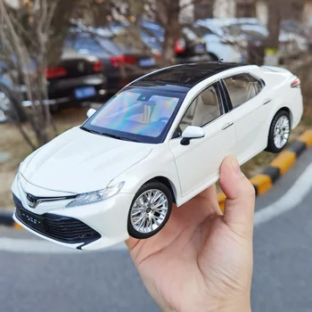 1:18 TOYOTA 8th generation CAMRY 2018 TOYOTA CAMRY alloy car model collection gift to friends and relatives