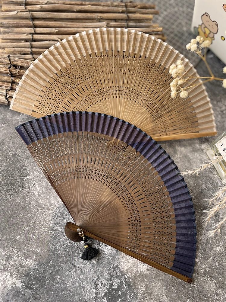 Description Picture 3 of itemMini compact folding fan Retro collection daily fan, convenient and practical to carry around, craftsmanship, gift decoration