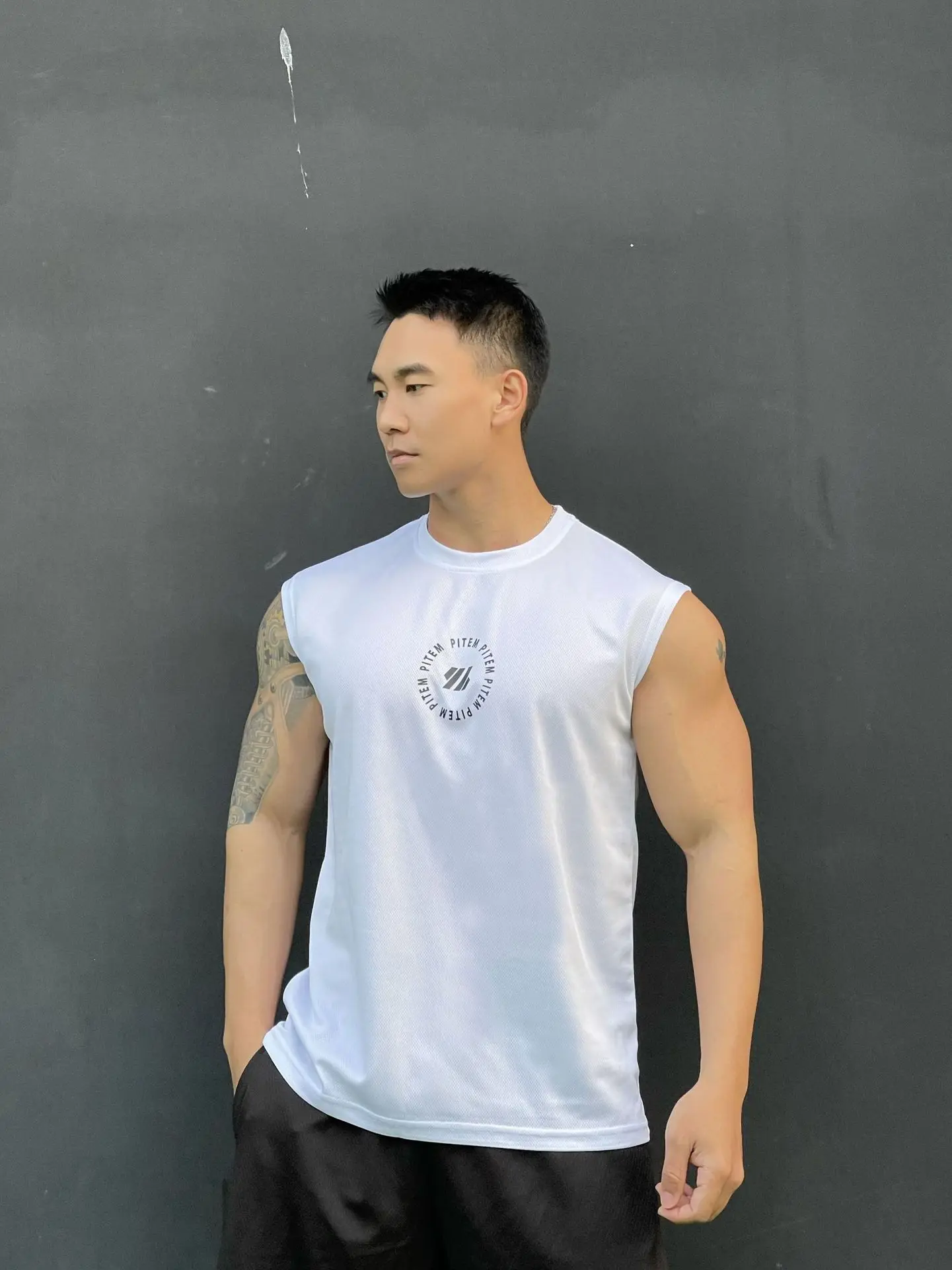 New Mens Gym Tank top Men Fitness Sleeveless Shirt Male Mesh Breathable Fitness Sports Vest Undershirt Gyms Running Vest Men S17d13d244ff745a29d41b1a562507dc5B