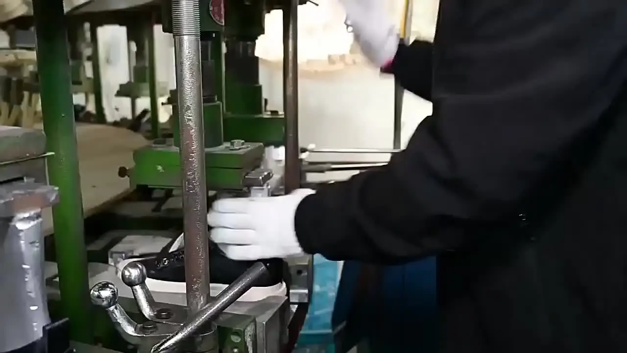 Мужская обувь уличная походная с высоким берцем для мужчин удобные