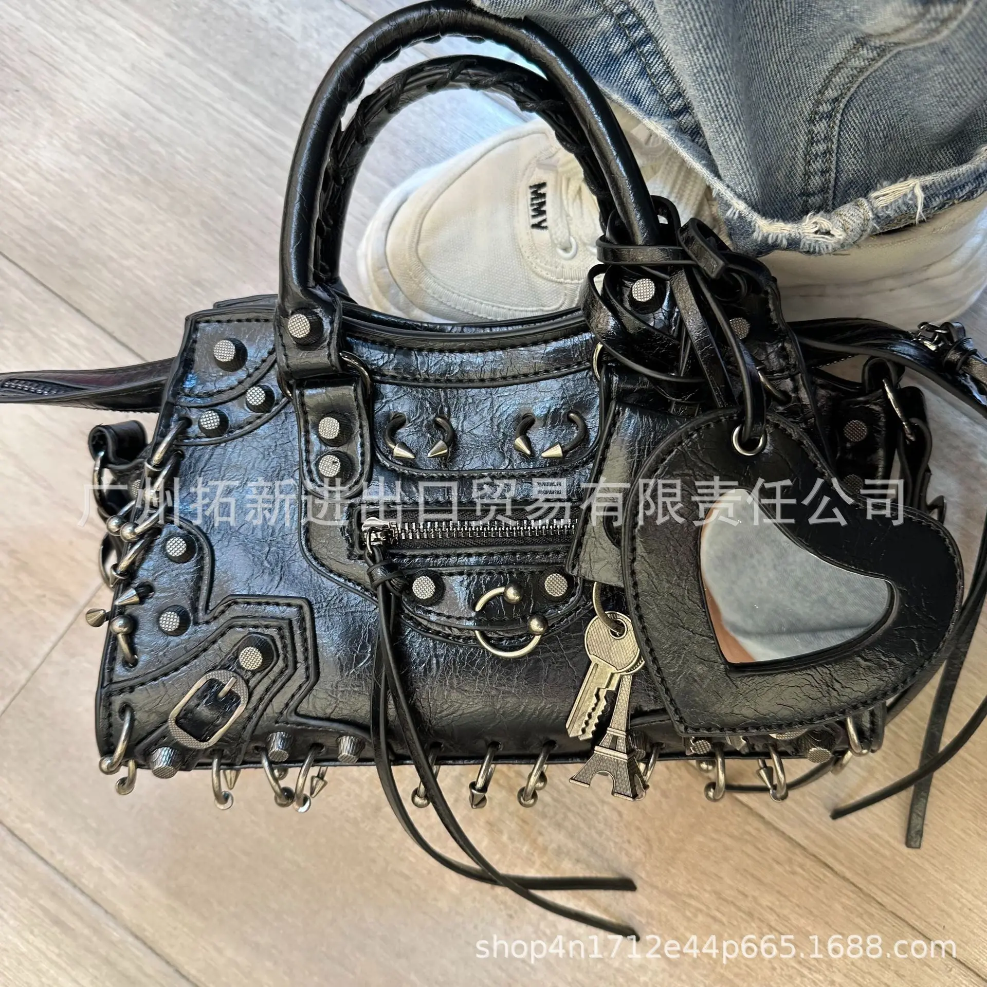 2025 New Women's Fashion Shoulder Bag European Vintage Style Cropped Studded Motorcycle Bag Soft Material Crossbody Design 4