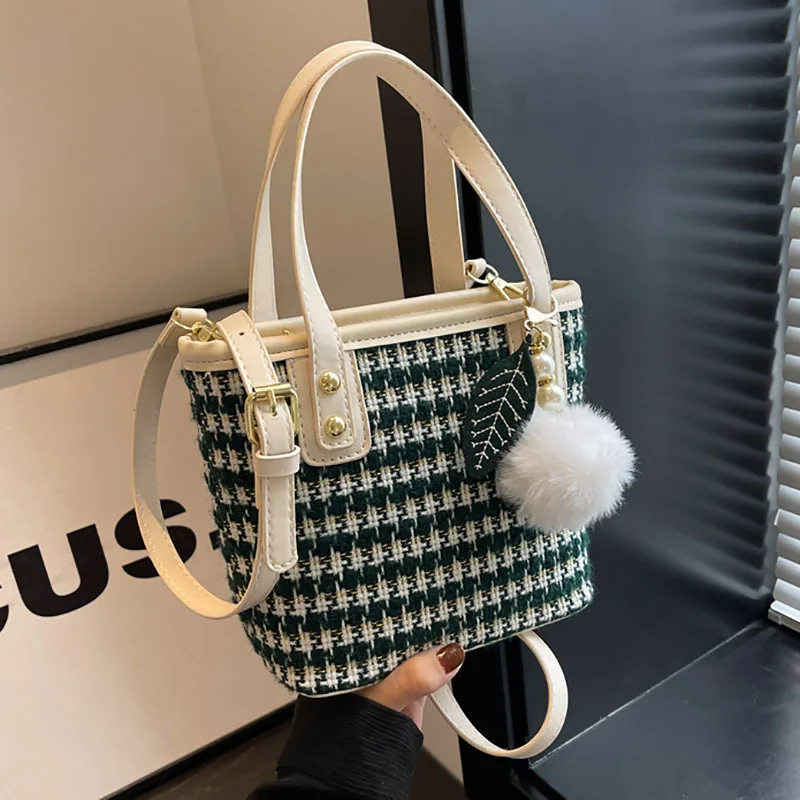 

Advanced Texture Female 2024 New Plaid Tote Retro Easy Matching Commuting Cross Body Bucket Bag