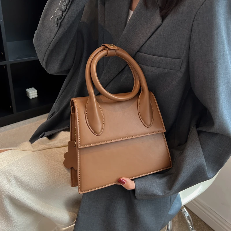 Vip Catalogo Wholesale Ladies Purses And Handbags 2023 New Bags Women Designer  Handbags Famous Brandspopular - China Wholesale Designer Handbags Famous  Brands $6.8 from Yiwu Chaopai Import And Export Co., Ltd. |  Globalsources.com