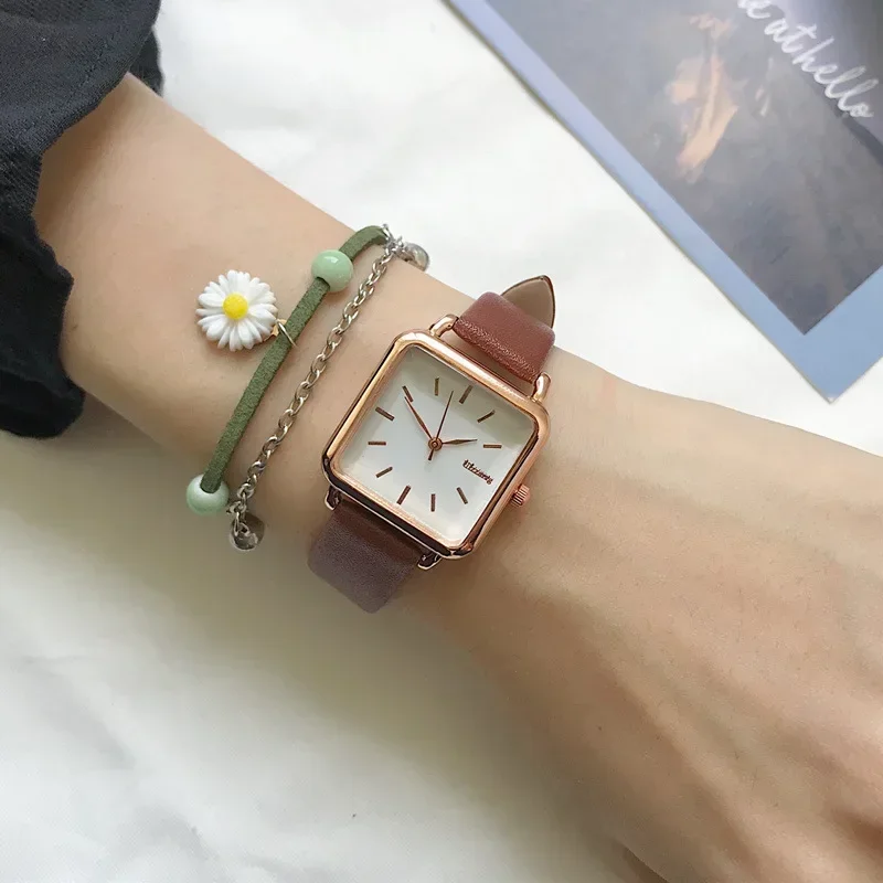 

Fashion Simple Chic Quartz Leather Strap Ladies Watch Casual Retro Luxury Small Square Wrist Watch for Women Relogio Feminino