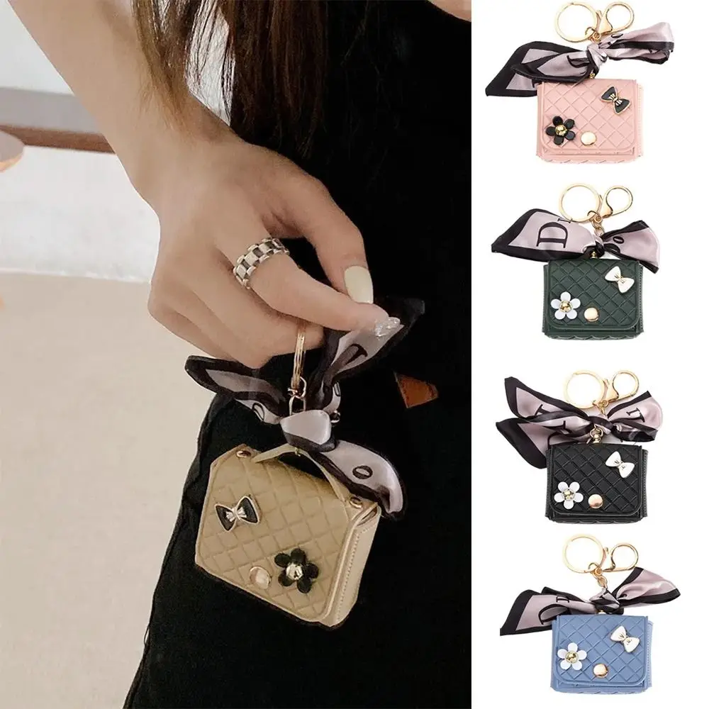 รูปสินค้า กระเป๋าหูฟังบลูทูธ Mini Fashion พร้อมพวงกุญแจ