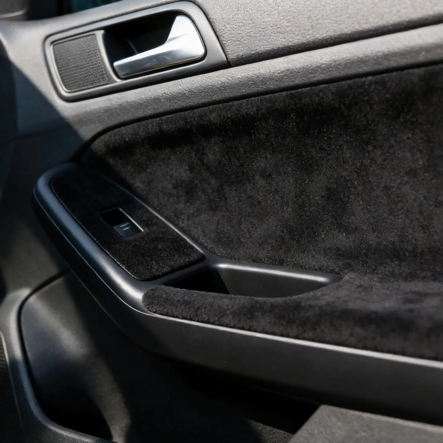 Schwarzer Selbstklebender Wildleder-Stoff mit Klebstoffrückseite für Autopolsterung, Reparaturmaterial für DIY Armaturenbrett, Tür und Autoinnenraum – Detail 7