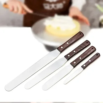 Wood Handle Cake Spatula 1