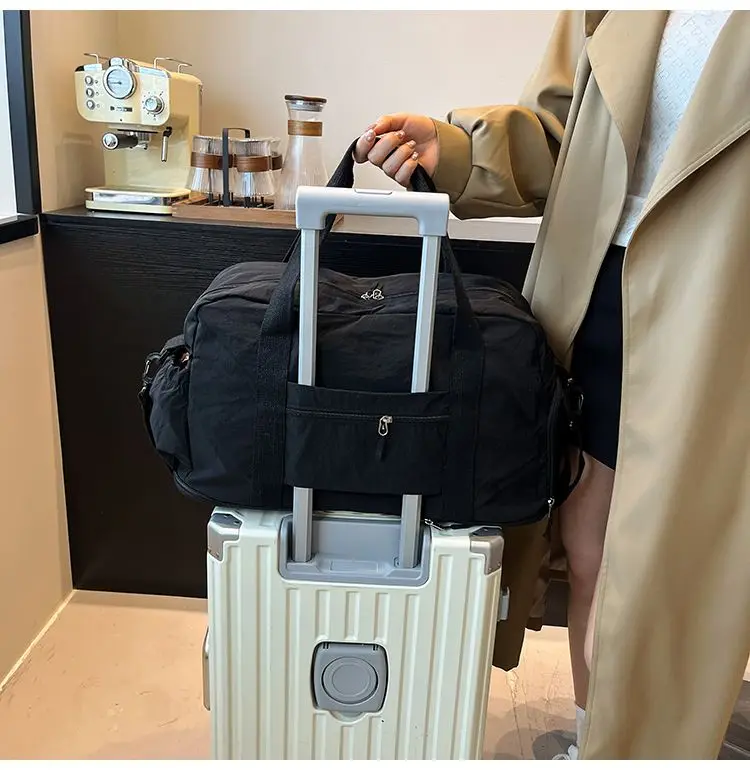 Large-Capacity Travel Tote Bag description 28
