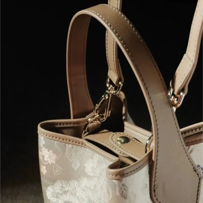 Vintage Song Brocade Embroidery Handbag Women Cheongsam Dress Bucket Bag Ladies Elegant Gentle Landscape Crossbody Bag 2025 New