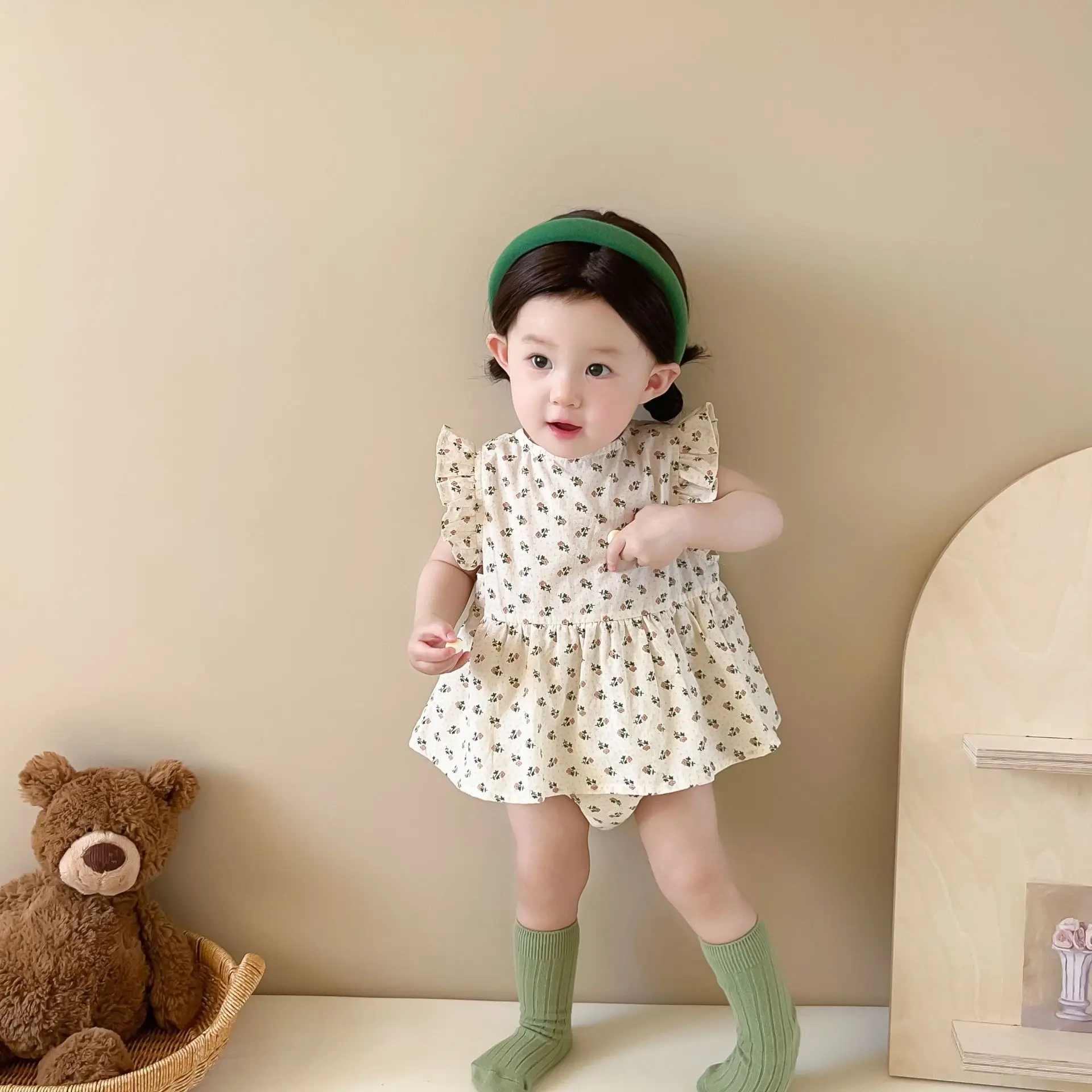 

2023 New Baby Girl Cute Fly Sleeve Floral Bodysuit Infant Summer Sleeveless Cotton Jumpsuit Loose Kids Princess Girls Clothes