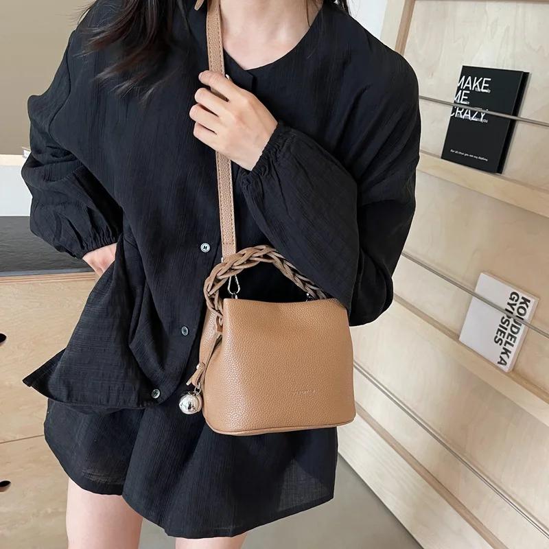 Fashion Weaving Handheld Bucket Bag New Korean Soft Leather