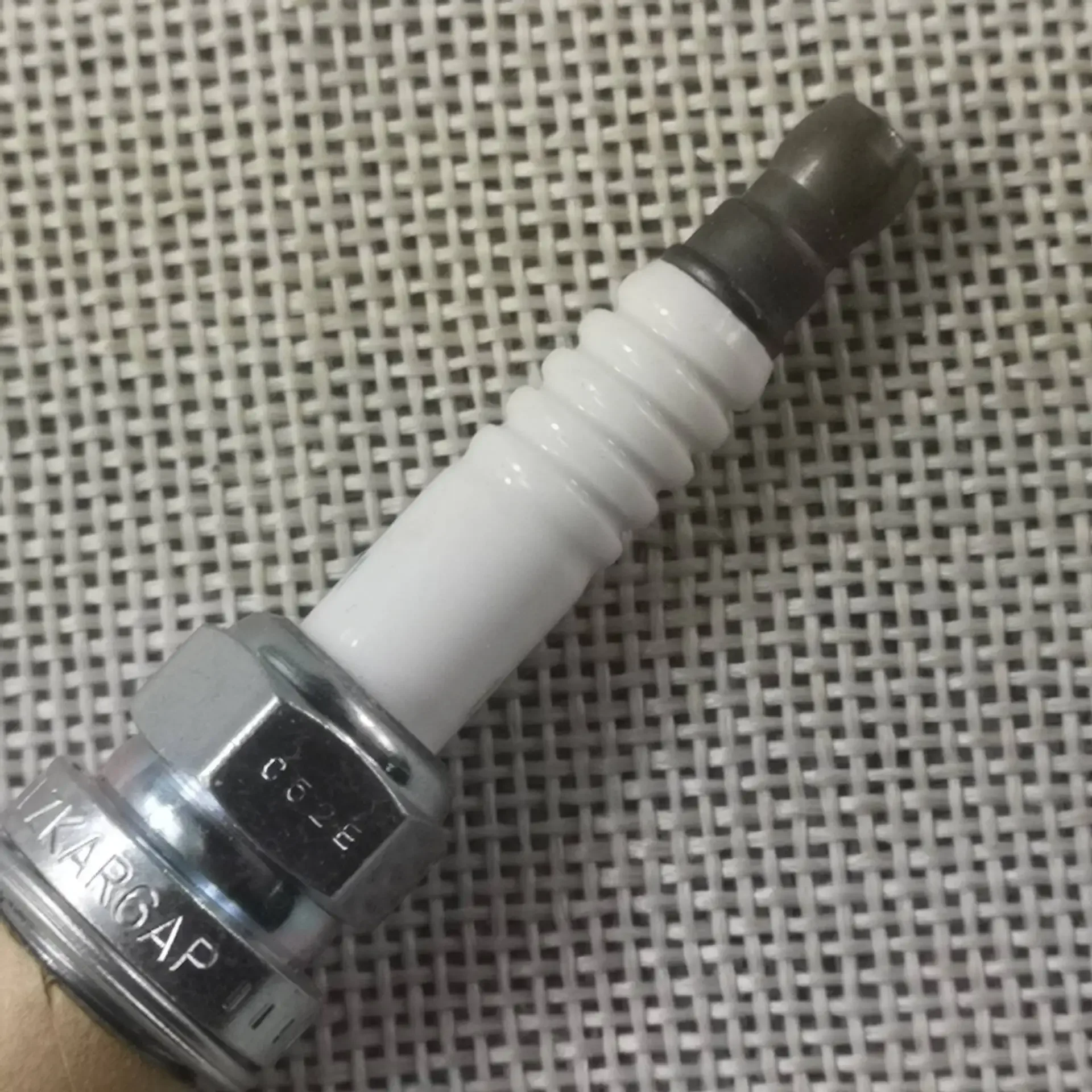 Spark plug LZKAR6AP-11 22401-ED815 for Nissan Micra March Note Tiida X-Trail Cube