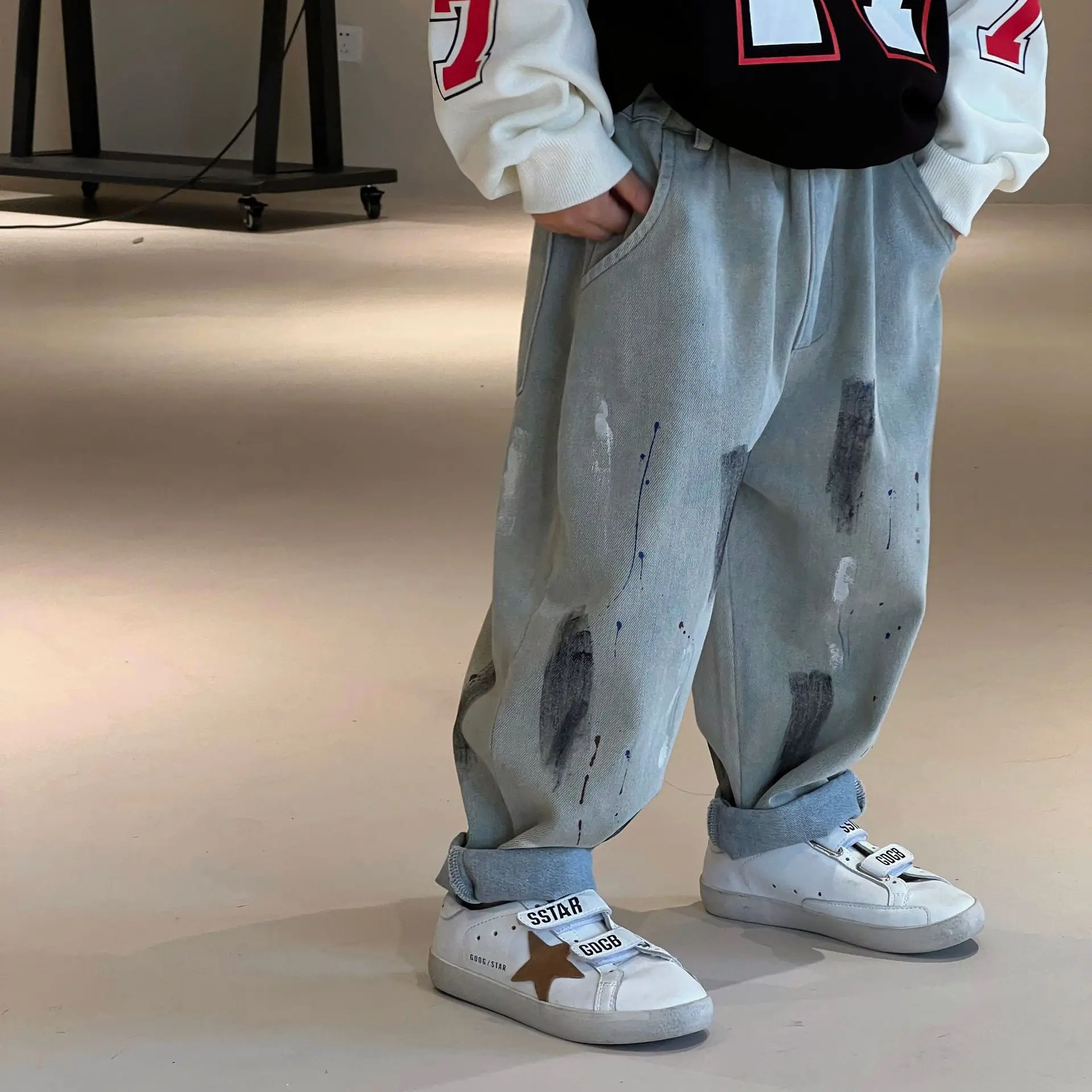 

Новинка Осень 2023, джинсы в Корейском стиле для мальчиков, модные однотонные красивые джинсовые брюки, детская одежда, детские повседневные брюки