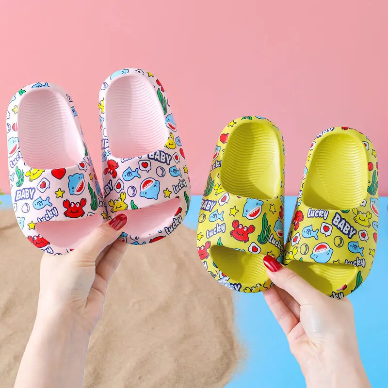 

Симпатичные детские тапочки на мягкой нескользящей подошве, летние детские Тапочки для ванной, детская обувь для девочек, Мультяшные слипоны, обувь для малышей
