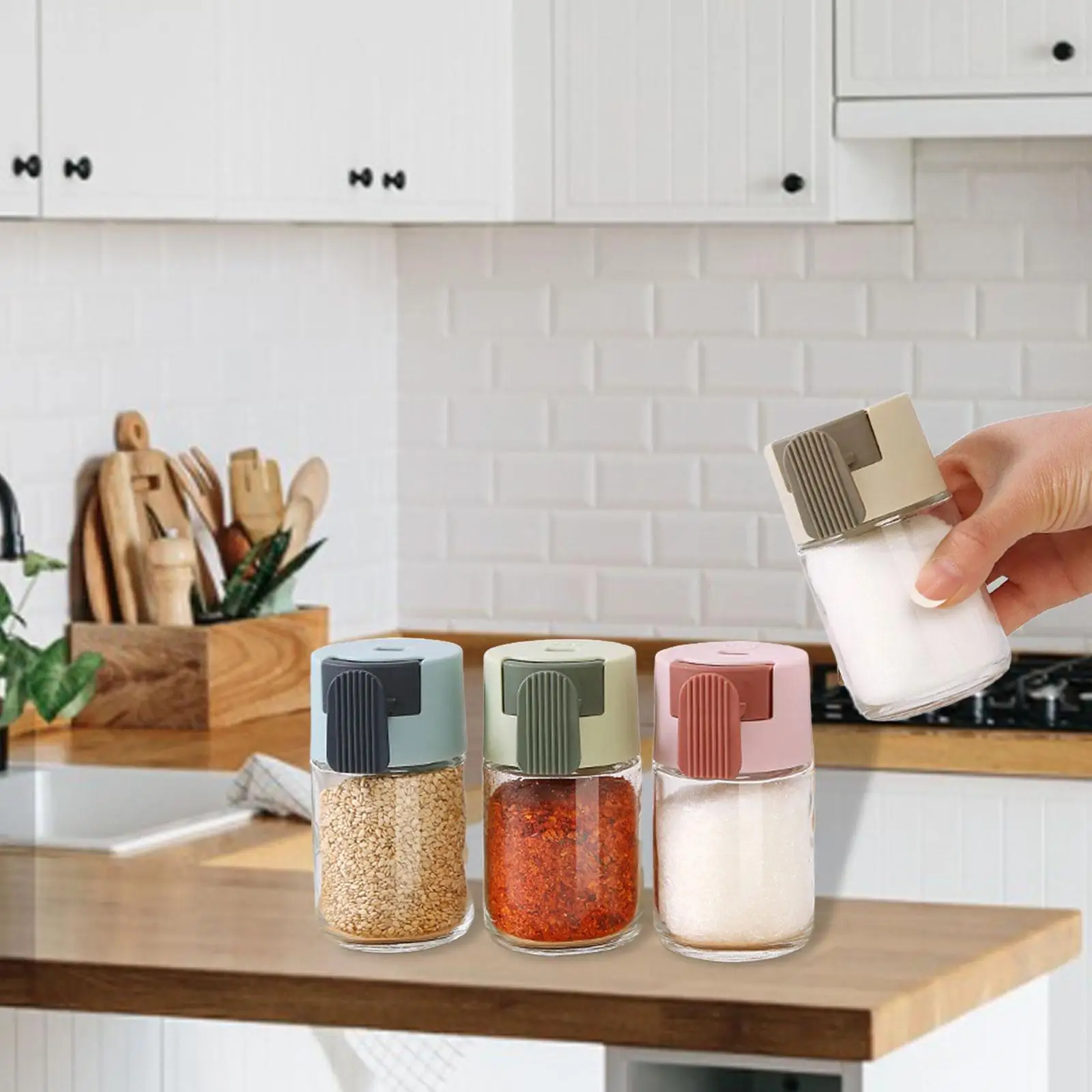 4x Salt Pepper Shaker Each Press 0.5G Salt Pepper Containers Sugar Shaker Seasoning Bottles for Kitchen Home Cooking BBQ Picnic