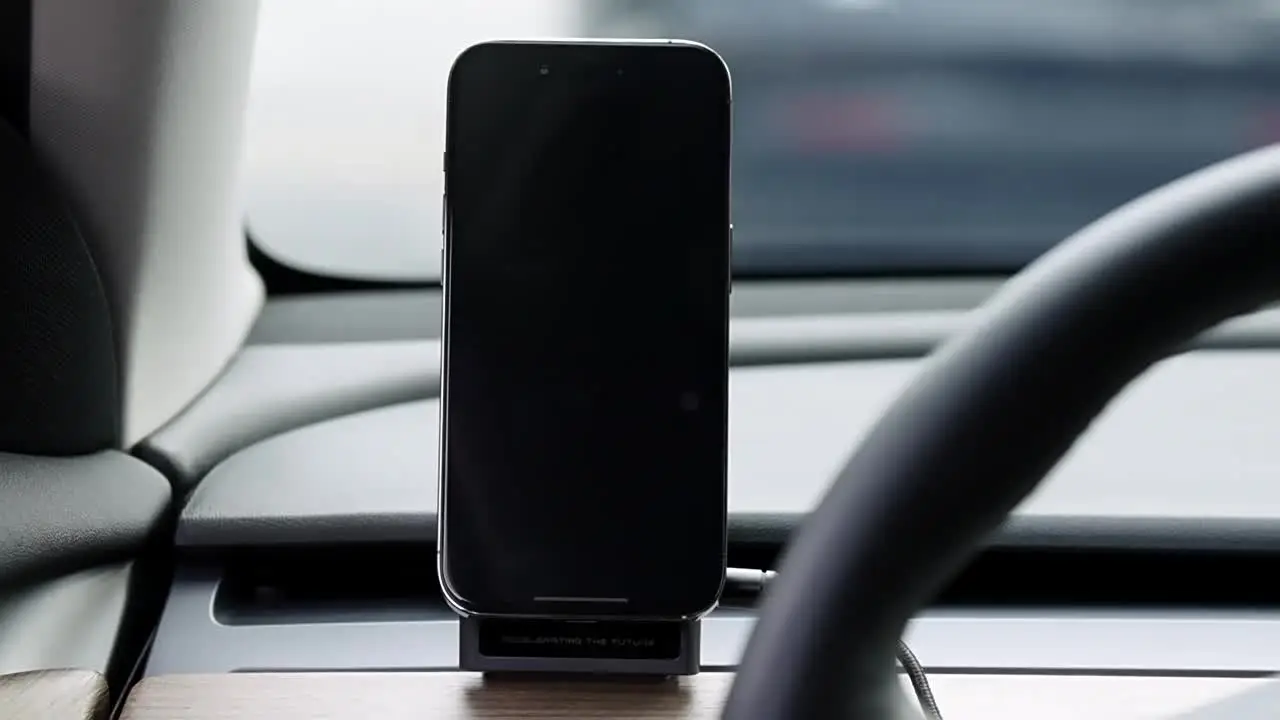 LANTU Supporto Magnetico Qi2 Per Tesla Model 3/Y/X/S – Ricarica 15W, Con Cavo C-C 1m, Compatibile IPhone 12-16