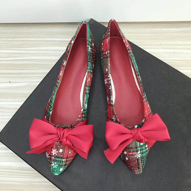 

Women's Christmas Flat Shoes Snowflake Color-blocked Red Bow Slip on Shoes Soft Sole Loafers