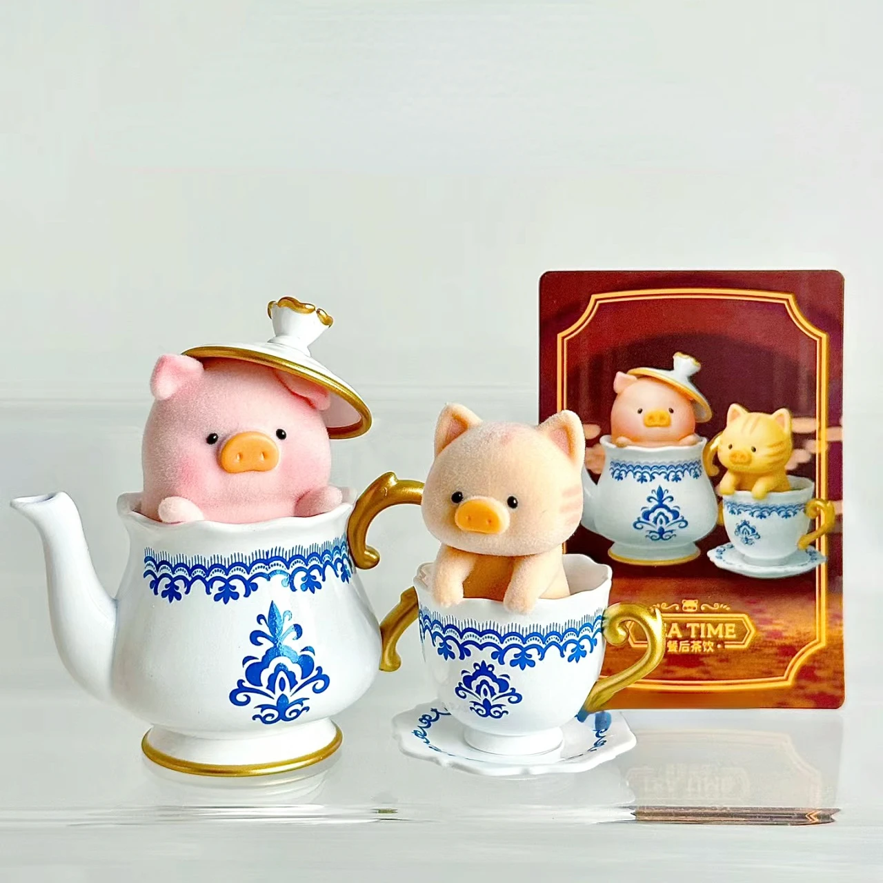 

LULU The Piggy Pigchelin Restaurant Figure Toy Cute Pink Pig Chef Delicious Food Ornament Art Toy Designer Collection Decoration