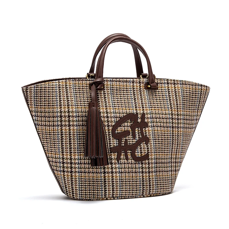 حقيبة يد نسائية من تصميم CHCH لعام 2025، تتميز بتص...