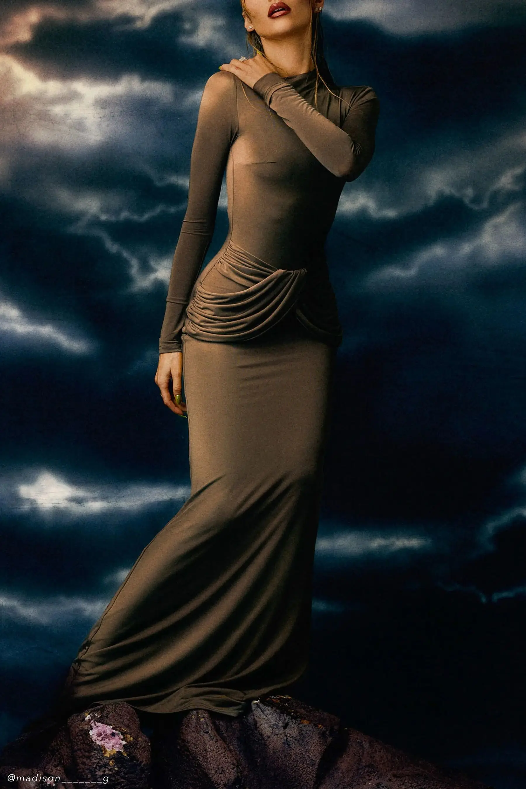 Elegant Long Sleeved Elastic Tight Long Dress Women Bodycon Pleated Evening Dress Slimming Party Club Vestido Fall