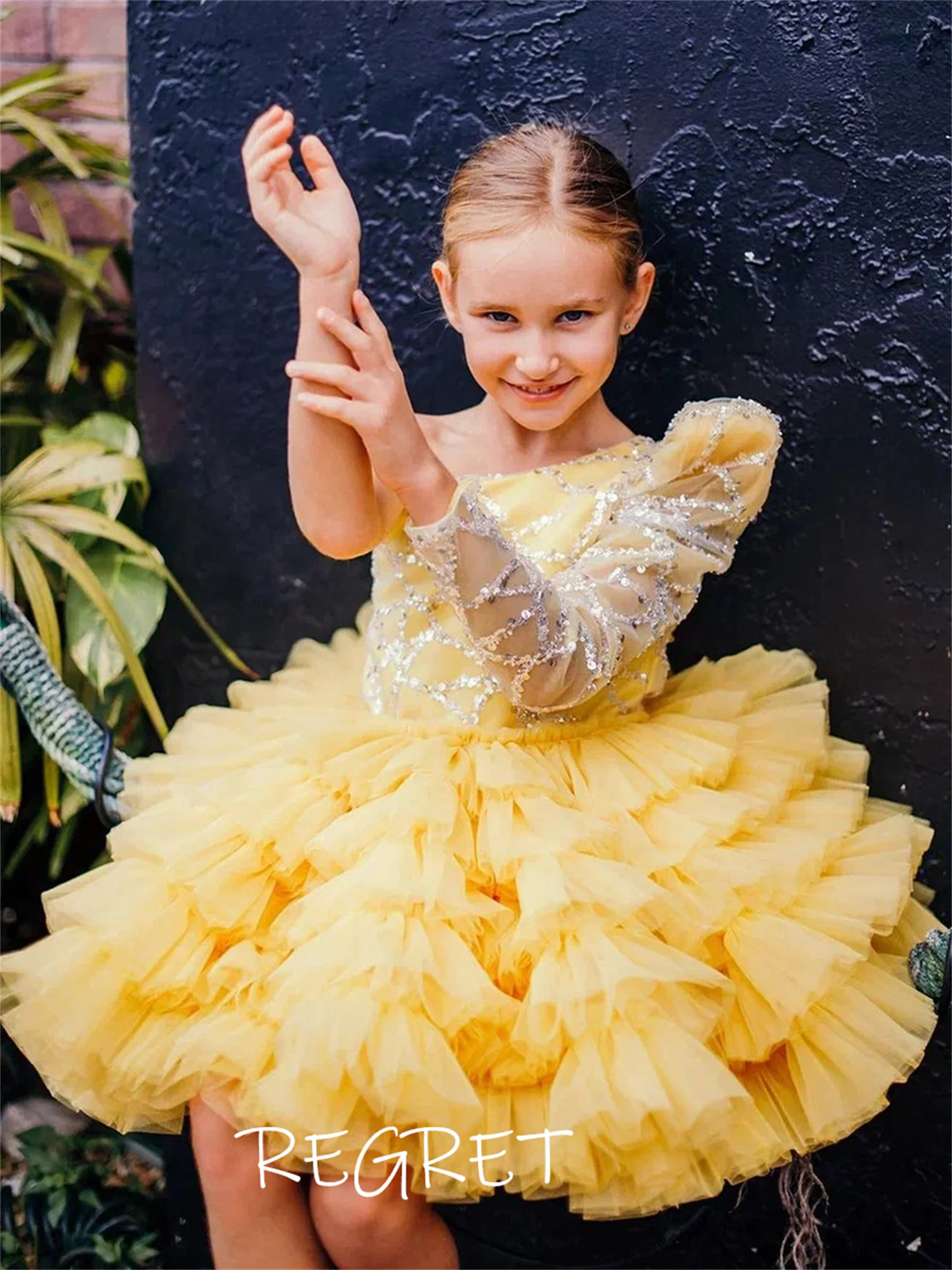 

One Shoulder Sequins Tulle Flower Girl Dress Yellow Exquisite Party Kids Birthday Knee Length Lace Ball Gown Princess Dresses