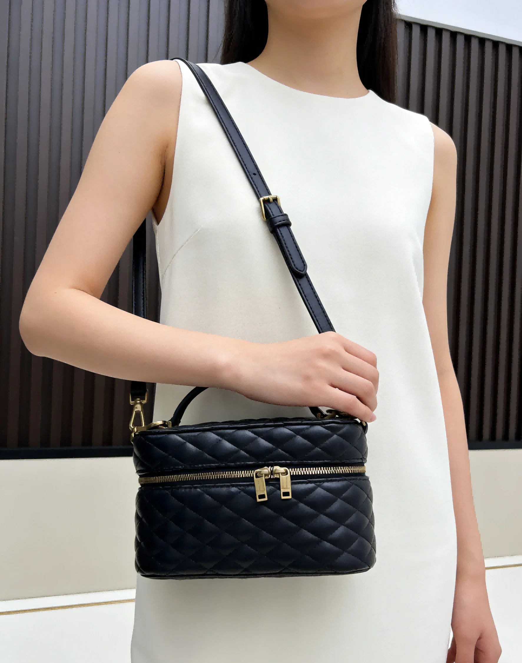 Black Quilted Twist-lock Crossbody Bag Women's Faux Leather Shoulder Purse with Gold-tone Hardware