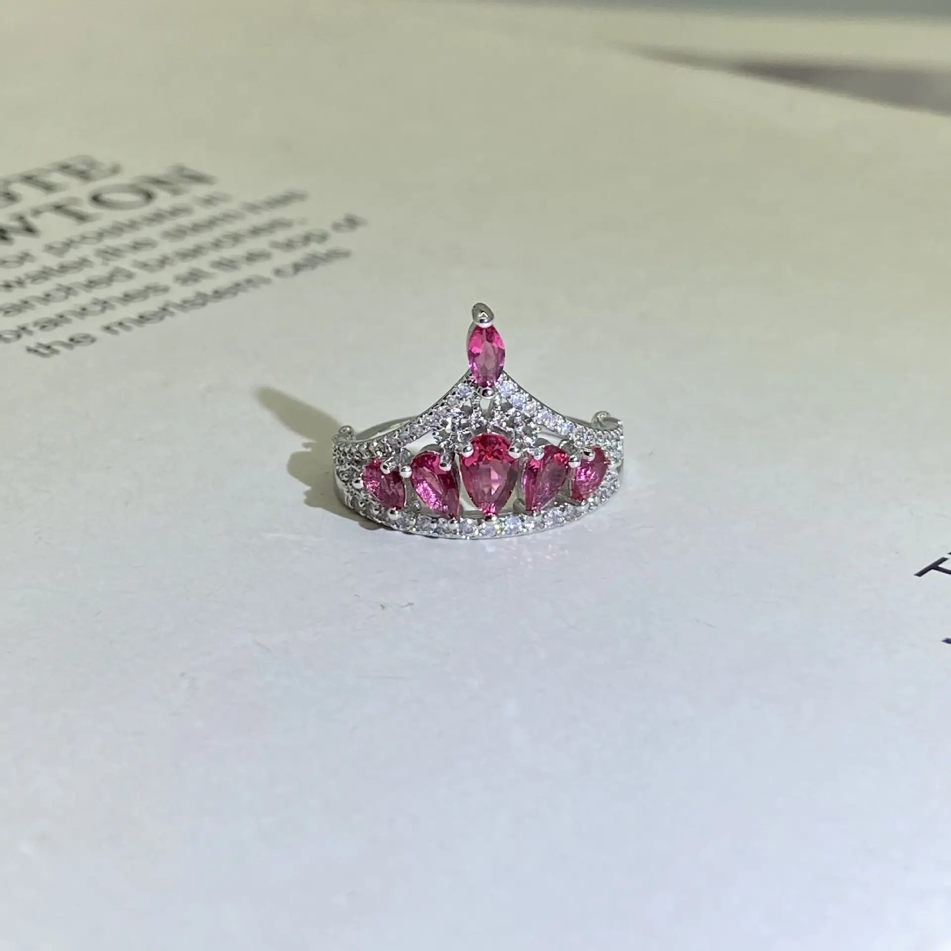 

Luxury Crown Oval Ruby Full Diamond Couple Ring For Women Geometric Zirconia Silver Plated Valentine's Day Gift Party Jewelry