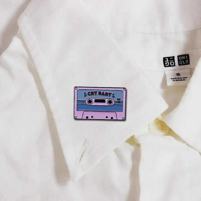 メラニーマルティネスエナメルピンカスタムキーホルダーテープ「CRY