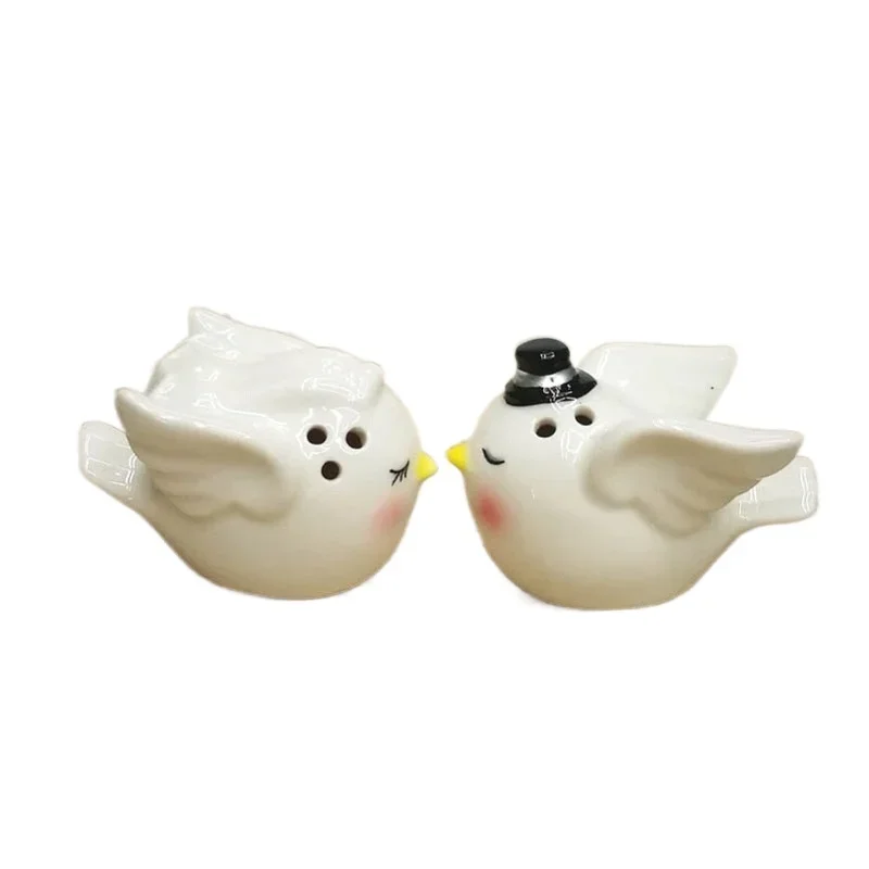6.2*4*4.2CM Cartoon Hand-painted Angel Bird Couple Ceramic Spice Bottle Gift Pair of Home Kitchen Supplies Pepper Salt Shaker spice jar seasoning jar seasoning bottle